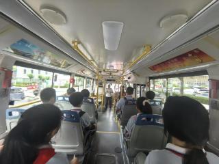 济宁公交一分公司党支部开展小学生安全乘车宣传活动