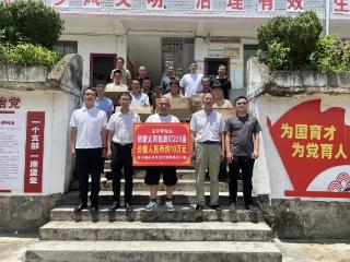 荔波县红光村：驻村帮扶办实事 路灯照明暖人心
