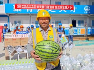 青岛国际邮轮港区航运中心项目高温“送清凉”致敬一线建设者