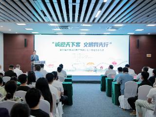 “诚迎天下客 文明我先行”第35届青岛国际啤酒节诚信商户评选活动在金沙滩啤酒城举行