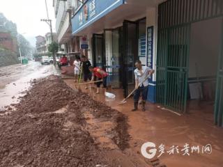 习水：干群携手共抗暴雨 守护美好家园