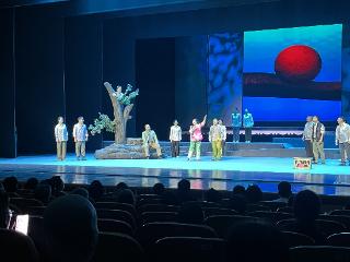 升级版现代吕剧《花样的日子》亮相涟水：巡演首绽芳华，艺术匠心赢得满堂喝彩