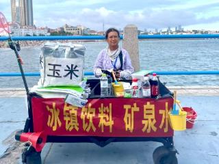 及时语｜安徽“玉米阿姨”的善举为何会让年轻人“破防”？