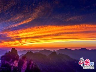 张家界武陵源：毕业快乐 云端之上的青春加冕