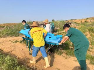 老人田间劳作晕厥，日照市中心医院“移动抢救室”打通生命通道