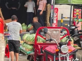 小暑后西瓜消费进入高峰期，每天数百吨西瓜涌入六安瓜市