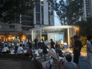 南苑街道南苑社区开展“快乐观影 邻里同欢”电影放映活动