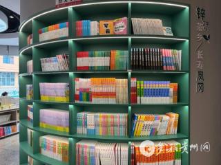 凤冈：作业+阅读两不误，暑假书店里的“充电”日常