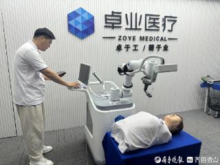 产业链上的山东好品牌|揭秘“AI+3D”手术机器人