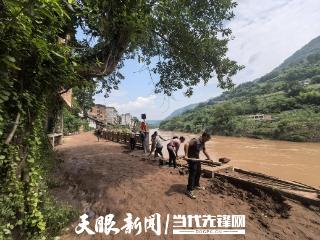 赤水市长期镇抗洪清淤齐攻坚