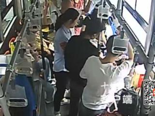 暖心！十堰司机与乘客联手紧急救助晕倒少女