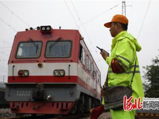 中铁北京局集团石家庄工务段积极应对降雨天气