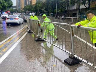 强降雨持续 福建交警多举措保障道路通行安全