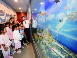 萌娃探秘海洋国防教育馆