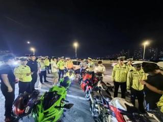 山东滨州：半大的孩子无证驾驶改装车？严查！