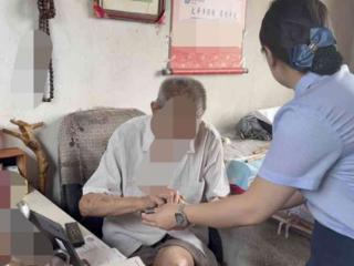 暖心服务零距离 银行上门解民忧 浦发银行烟台莱山支行为行动不便老人提供上门金融服务