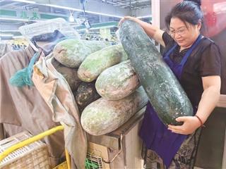 抱冬瓜睡觉能降温靠谱吗？萧山南门农贸市场卖瓜的大姐说 最近隔两天就有人来预订