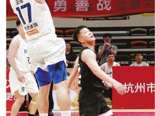 一头金发 15年热爱 30岁体育老师的赛场高光与育人初心