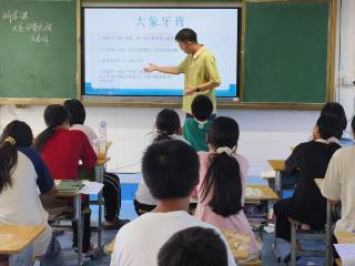 江苏大学爱暖西吉团队金寨支教：趣味化学实验点亮乡村儿童科学梦