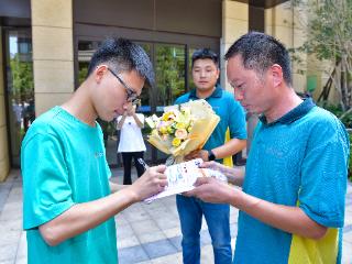来自清华大学 2025年河南首封高考录取通知书送达考生