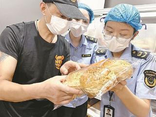 你常吃的西式快餐连锁店后厨卫生吗？食材存储达标吗？