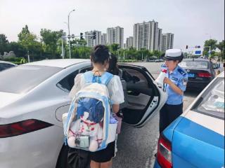 烟台交警守护学子返乡路 安全提醒与整治行动齐发力