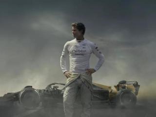 《F1：狂飙飞车》引爆暑期档，赛车题材电影是观影“刚需”