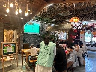 七彩的夏日：“生态奇趣·创意探索”2025年新洲村暑期青少年夏令营第一节顺利开课