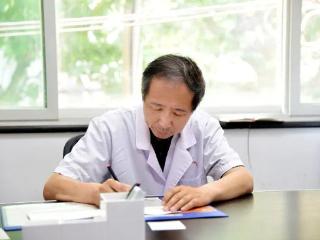 7月25日，北京大学第一医院涂平教授来济南会诊