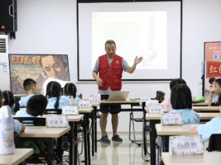 丰茂社区：穿越电波与光影，青少年触摸红色记忆