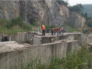 多年顽疾终除！崂山区依法拆除北姜佳苑“烂尾楼” 还居民宜居环境