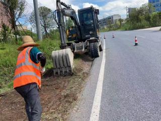 攻坚路域环境整治 广信公路焕“新颜”