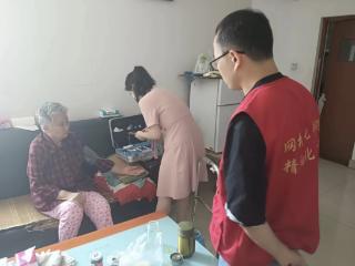 李营街道薛口社区开展“肩扛责任，情系失能”志愿服务活动