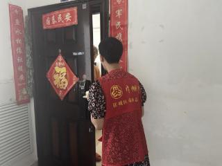 济阳街道财工街社区开展“情暖老党员”入户慰问活动
