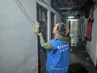 关注老旧建筑用电安全，济阳街道财工街社区开展细致排查