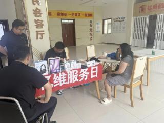 济阳街道草桥口社区开展免费手机贴膜便民服务活动