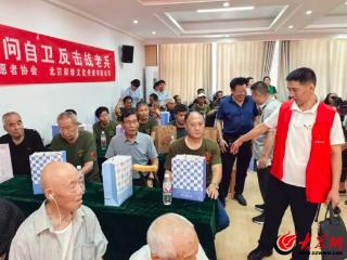 郓城县金太阳志愿者协会开展“情系老兵暖意随行”慰问活动