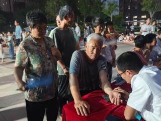 当“烟火气”邂逅“草药香”，中医夜市点亮夏夜健康生活