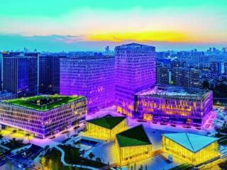 夜色中的“冰立方”流光溢彩