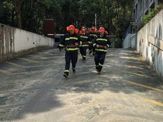 苏州园区海德社区实战演练应对新能源车电池火险