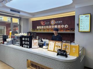 “养老”变“享老”：四家社区里的银发新生活
