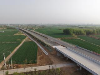 泰安市交通局积极解决征地、迁改等难堵点，实现高速公路建设“时间过半、任务超半”