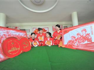 巧手剪纸颂党恩 石油工人心向党