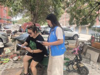 南苑街道三里屯社区开展就业创业扶持政策宣传活动