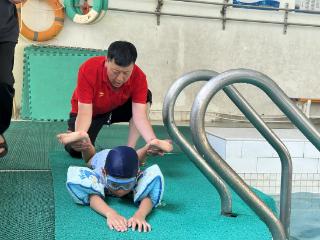 威海高温“烤”验下，游泳成消暑新宠