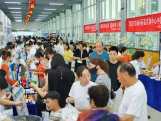 青岛西海岸新区夏夜好去处，求职、娱乐、健康保障全都有