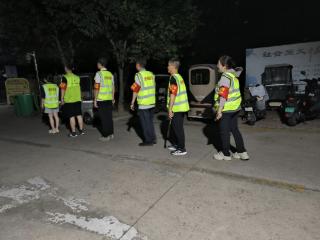 济阳街道柳行社区“红袖章”夜间巡逻守护居民安宁