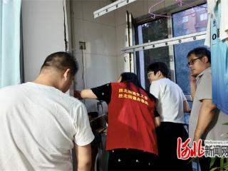楼上私改管道致家中异味刺鼻 社区物业逐户排查解民忧