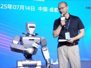 以AI为脑,数据为心,智启未来!——成都昆仑之数重磅发布AI产品与人形机器人