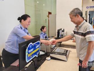 7月以来江西各出入境大厅人潮涌动